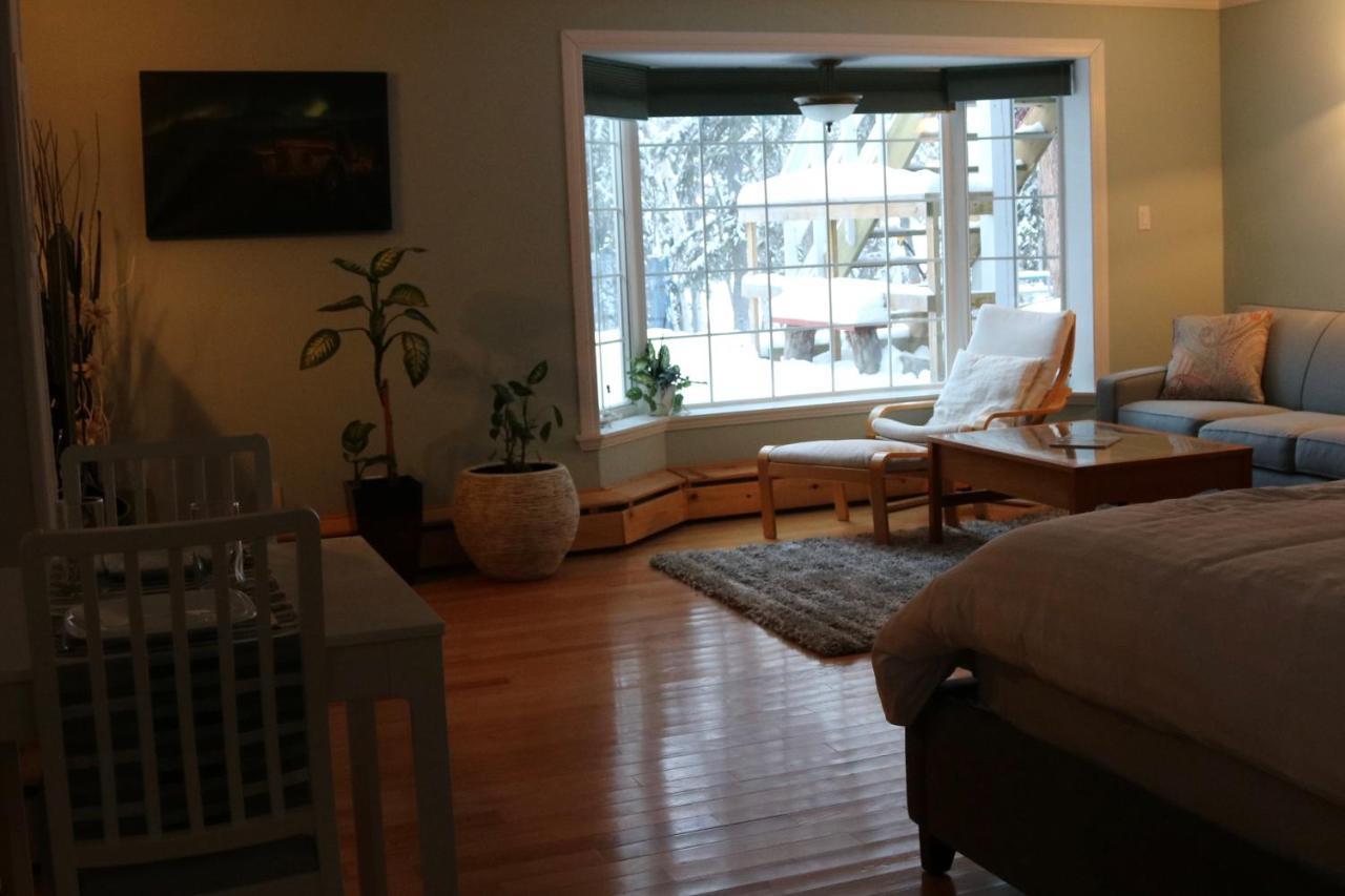 Great Slave Lakeside Bed & Breakfast Yellowknife Exteriör bild